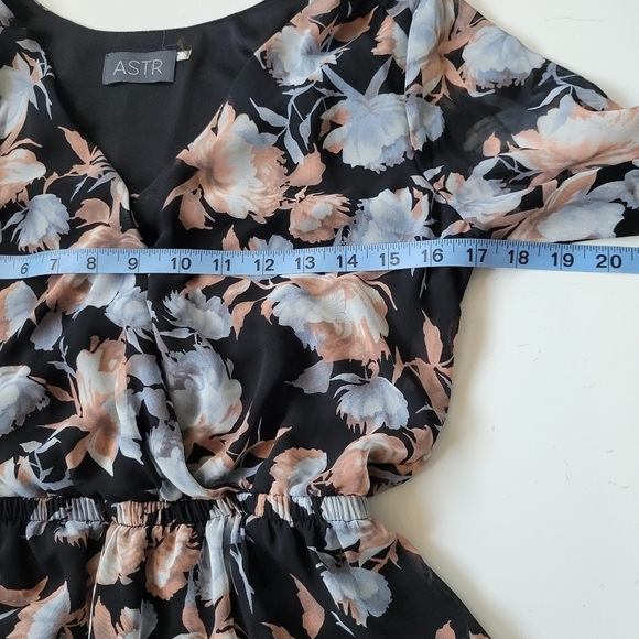 ASTR Surplice Front Romper in Black Size Small - Picture 7 of 10